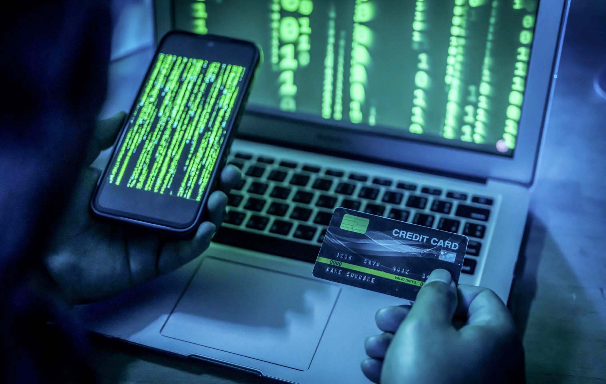 Hacker.smartphone.boonchai.wedmakawand.jpg