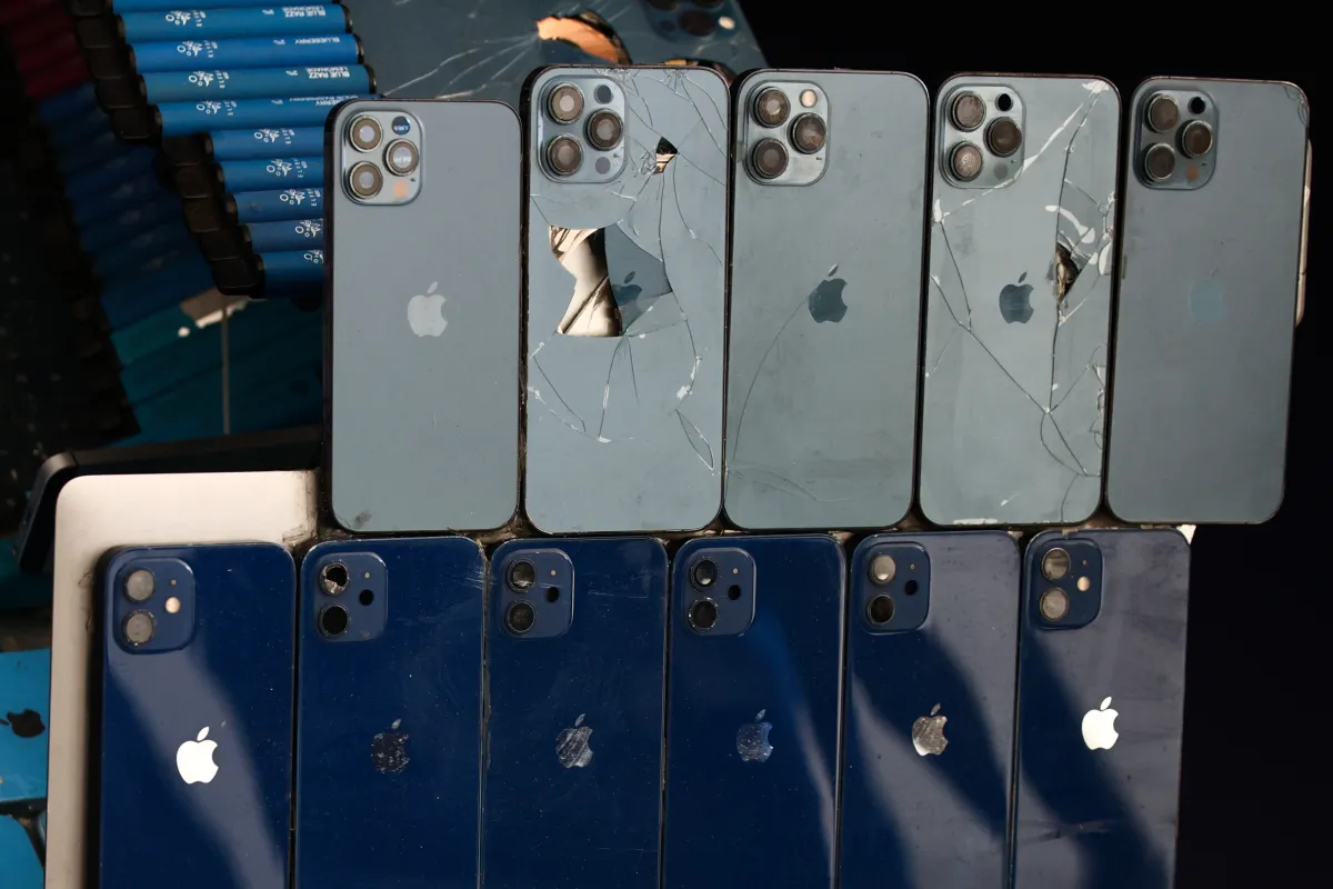 Brooken iphones.jpg