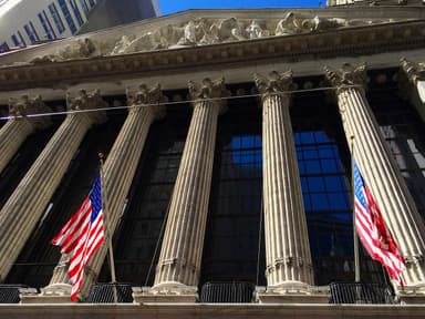 US bank building columns representing fintech bank charter regulation
