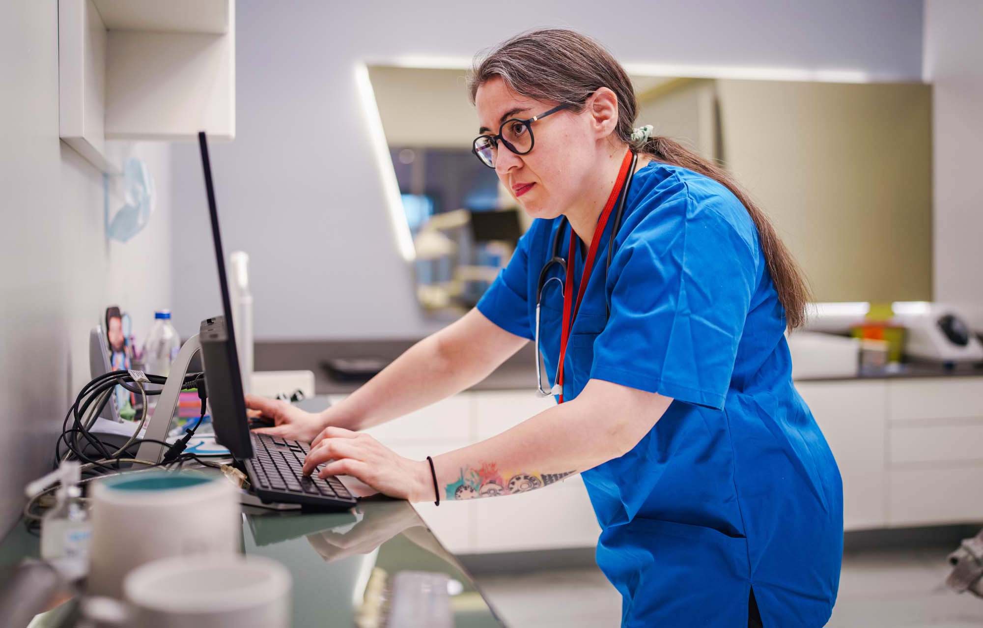 Healthcare20worker20scheduling20appointments.Ugur20Karakoc.jpg